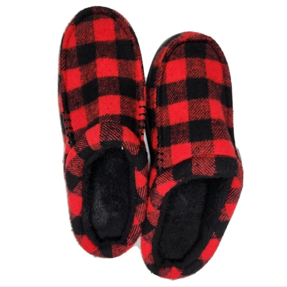 URBAN PIPELINE Red Black Plaid Hard Bottom Slippers Men Medium 8/ 9 no box